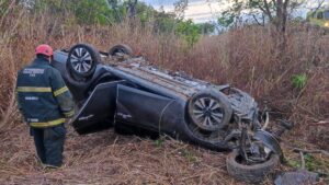 Mulher morre e duas adolescente ficam feridas em acidente em rodovia de MG - Foto: Divulgação/CBMMG