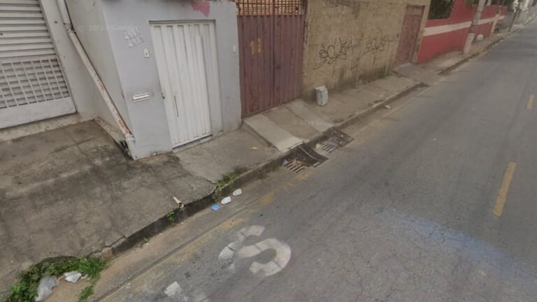 Corpo em decomposição é encontrado dentro de bueiro no bairro Mantiqueira, em BH - Foto: Reprodução/Google Street View