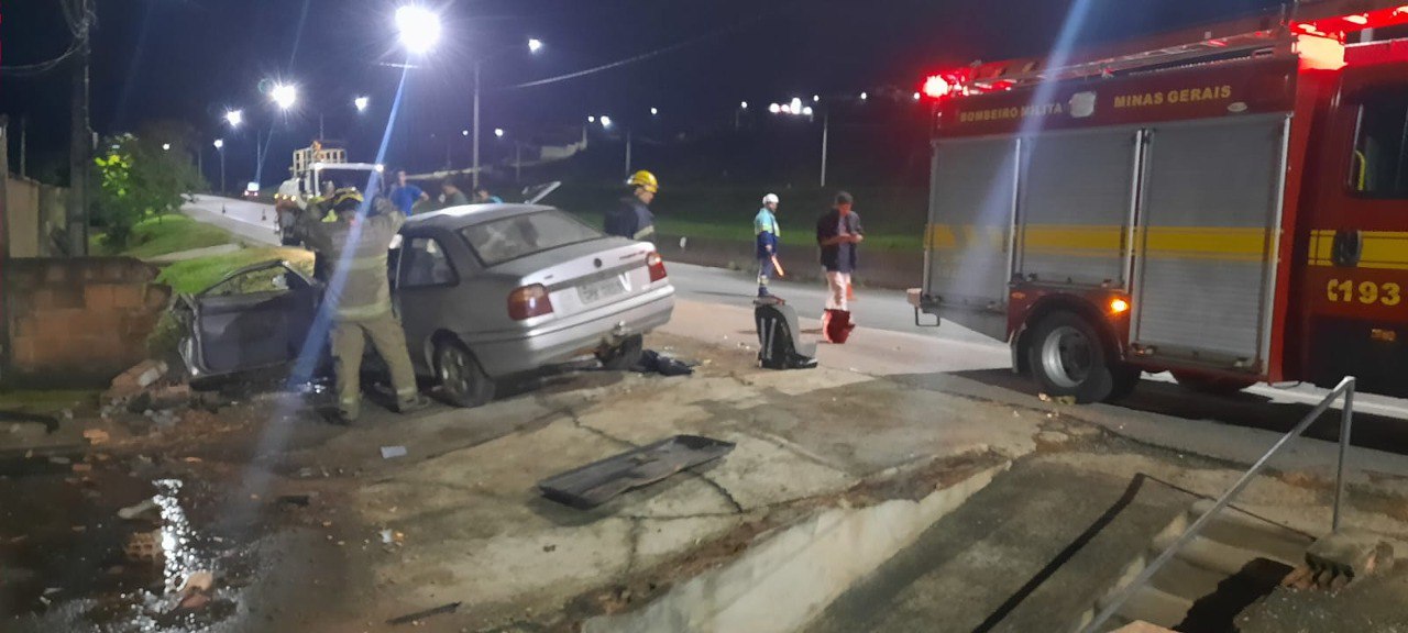 Cinco pessoas ficam feridas após acidente em rodovia de MG - Foto: Divulgação/Corpo de Bombeiros