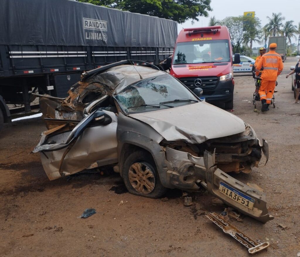 Criança de 12 anos fica gravemente ferida após acidente na BR-040, em Três Marias - Foto: Divulgação/Corpo de Bombeiros