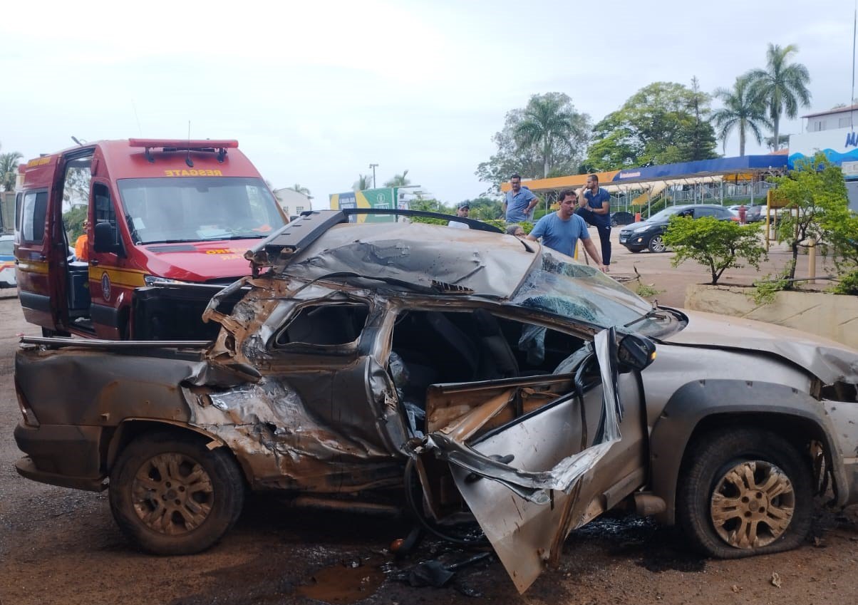 Criança de 12 anos fica gravemente ferida após acidente na BR-040, em Três Marias  - Foto: Divulgação/Corpo de Bombeiros