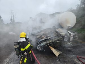 Duas pessoas morrem em acidente na BR-381, em Caeté - Foto: Divulgação/Corpo de Bombeiros