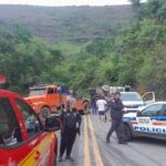 Motorista morre após carreta tombar na MGC-120, em Nova Era - Foto: Divulgação/Corpo de Bombeiros
