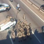 Perseguição policial termina com carro capotado e homem morto na Fernão Dias - Foto: Reprodução/Redes Sociais