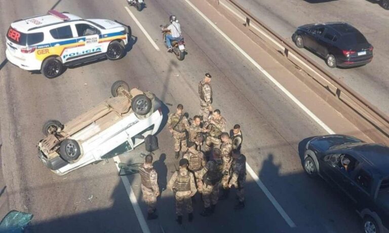 Perseguição policial termina com carro capotado e homem morto na Fernão Dias - Foto: Reprodução/Redes Sociais