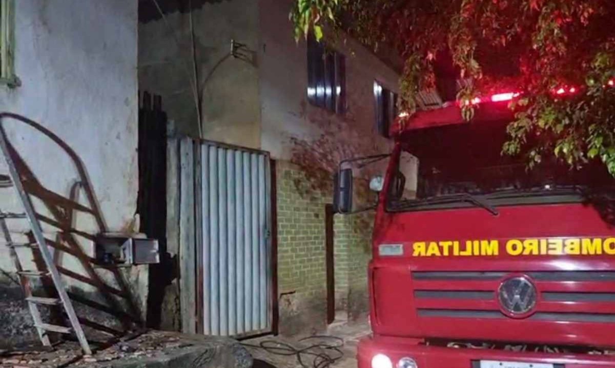 Corpo de homem é encontrado carbonizado dentro de casa em Raul Soares - Foto: Divulgação/Corpo de Bombeiros