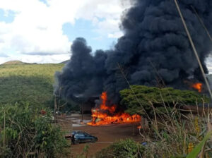 Incêndio em carreta deixa sete pessoas feridas em Congonhas - Foto; Reprodução/Redes Sociais