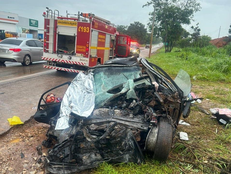 Quatro pessoas morrem após acidente na BR-040, em Paracatu - Foto: Divulgação/Corpo de Bombeiros