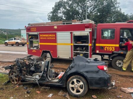 Quatro pessoas morrem após acidente na BR-040, em Paracatu - Foto: Divulgação/Corpo de Bombeiros