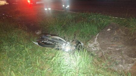 Motociclista morre ao bater em placa de sinalização em rodovia de MG - Foto: Divulgação/PRF