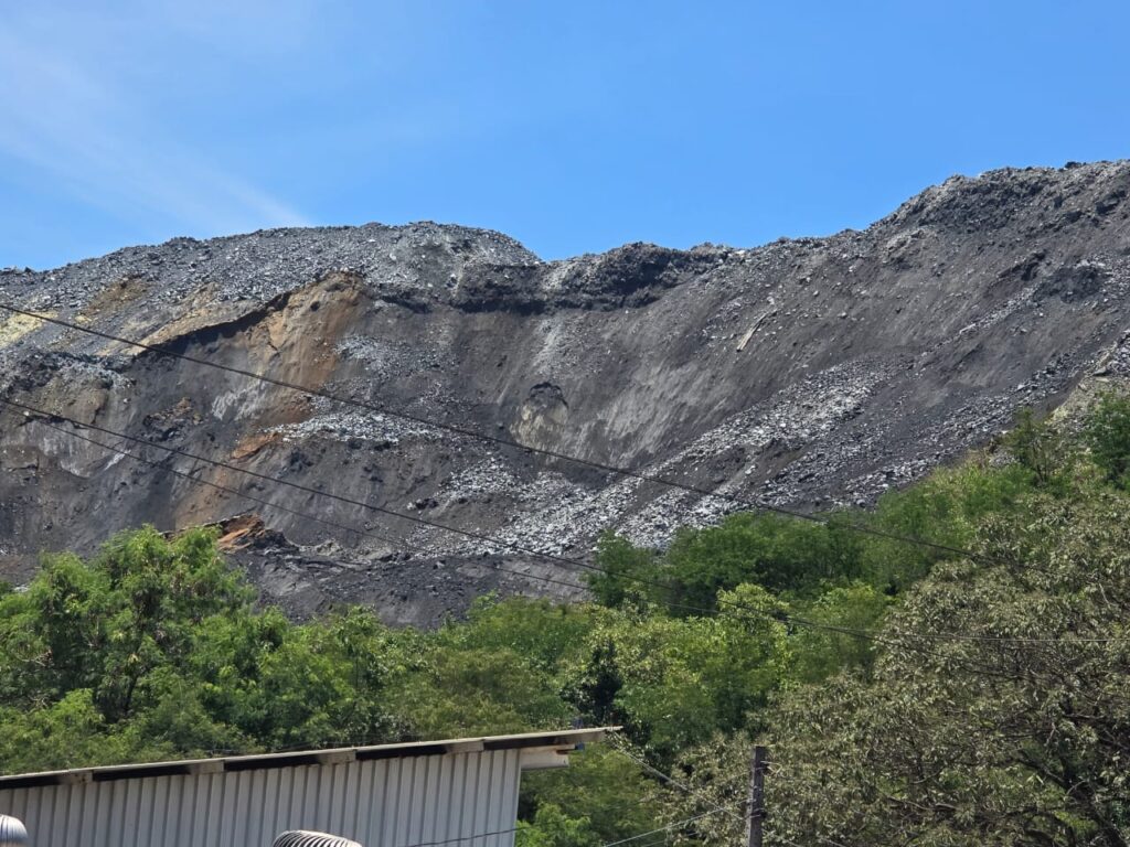 Pilha de rejeitos desmorona na Mina de Turmalina em Conceição do Pará - Foto: Divulgação/Corpo de Bombeiros