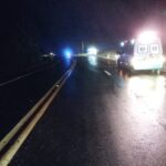 Carro cai em ribanceira na BR-116, em Leopoldina - Foto: Divulgação/ PRF