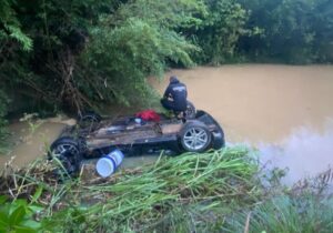 Casal e criança morre após acidente na Rodovia Fernão Dias, em Oliveira - Foto: Divulgação/Corpo de Bombeiros