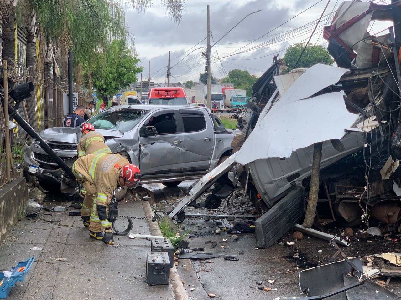 Acidente entre nove veículos interdita Via Expressa de Contagem - Foto: Divulgação/CBMMG