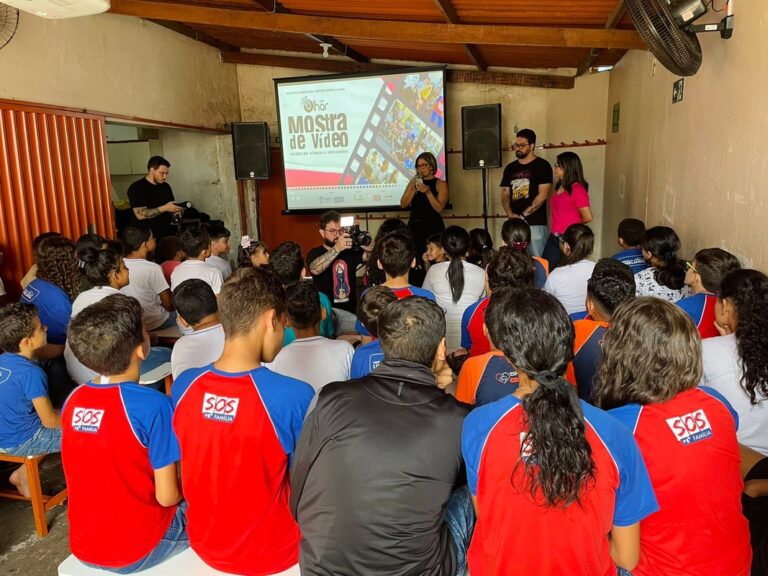 Mostra do projeto CineOLHAR 2024 destaca criatividade de jovens em Uberlândia-MG