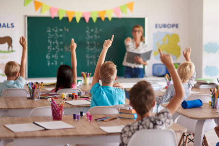 Ensino bilíngue impacta o desenvolvimento infantil