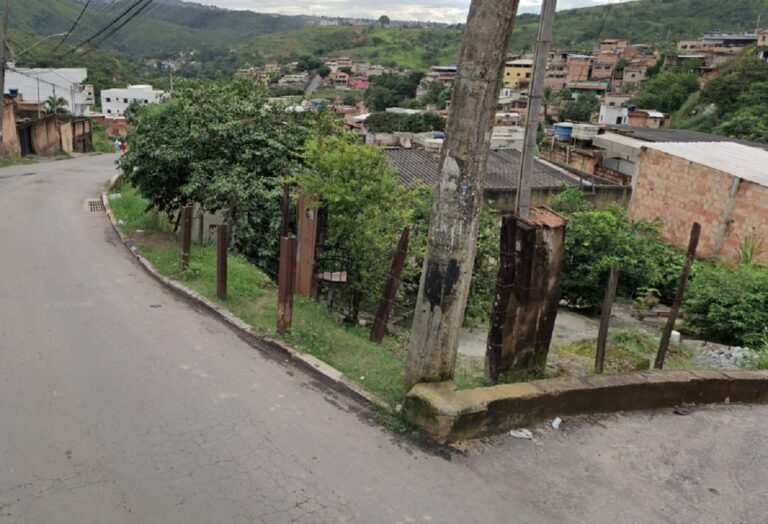 Mulher é encontrada morta próximo a escola na Grande BH - Foto: Google Street View