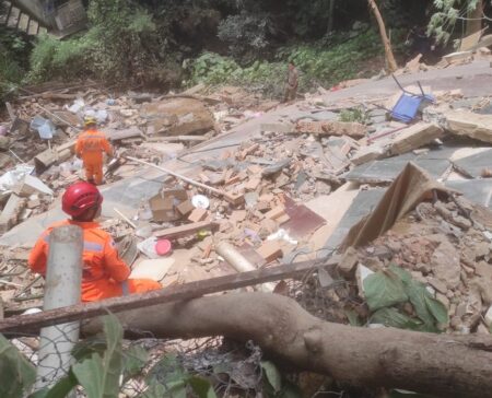 Bombeiros confirmam duas mortes após desabamento de casa no bairro Paraíso, em BH - Foto: Divulgação/CBMMG