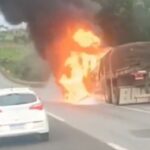Carreta pega fogo e causa congestionamento de 8 km na Fernão Dias - Foto: Reprodução/Redes Sociais
