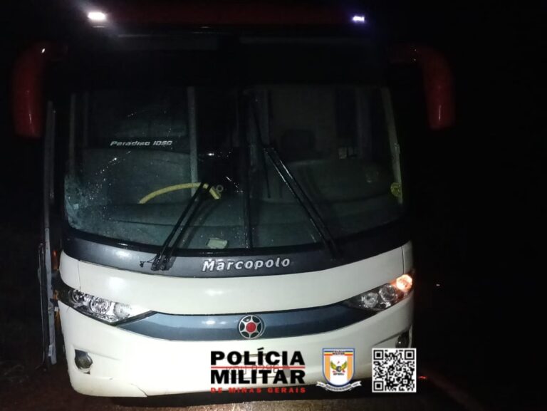 Homem morre atropelado por ônibus escolar na BR-251, em Unaí - Foto: Divulgação/ PMRv