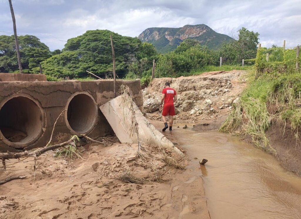 Idoso morre após chuva derrubar ponte em MG - Foto: Divulgação/ CBMMG