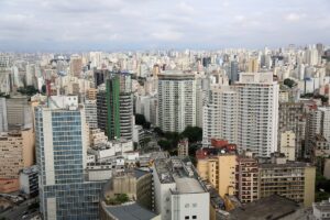 Mercado imobiliário de SP cresce 24% nas vendas em 2024