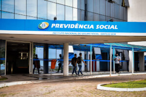 Procon alerta sobre golpes que usam o nome do INSS