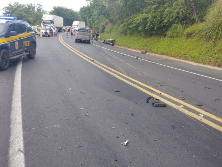 Acidente entre moto e caminhonete deixa dois mortos em rodovia de MG - Foto: Divulgação/PRF