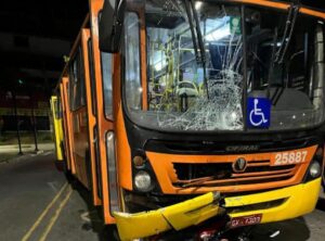 Acidente entre motocicleta e ônibus deixa casal ferido em Venda Nova, em BH - Foto: Divulgação/CBMMG