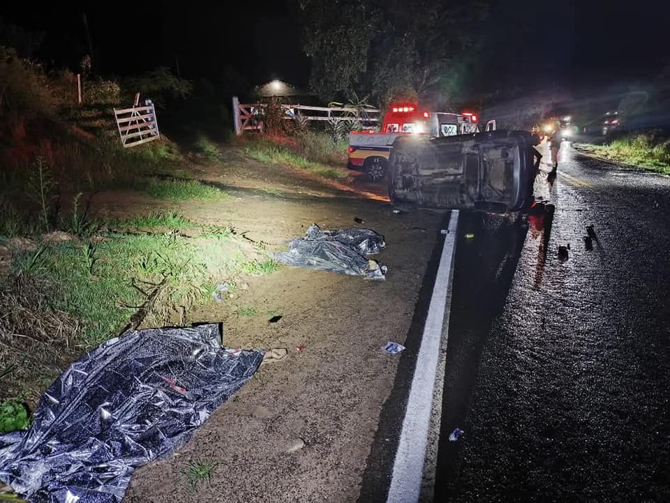 Três morrem após capotamento de carro em rodovia de MG - Foto: Divulgação/PMRv