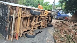 Caminhoneiro morre esmagado pelo próprio caminhão em Bom Despacho - Foto: Divulgação/Corpo de Bombeiros