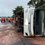 Ônibus tomba e jovem morre na hora em rodovia de MG - Foto: Divulgação/CBMMG