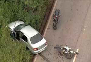 Acidente entre motocicleta e carro deixa vítima fatal na Via Expressa de Contagem - Foto: Reprodução/TV Globo