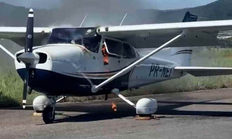 Avião de pequeno porte faz pouso de emergência em Pará de Minas após pegar fogo - Foto: Reprodução/Redes Sociais