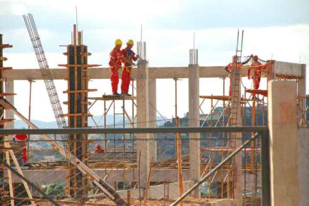 UFMG abre inscrições para curso de capacitação profissional na construção civil - Foto: Divino Advincula / PBH