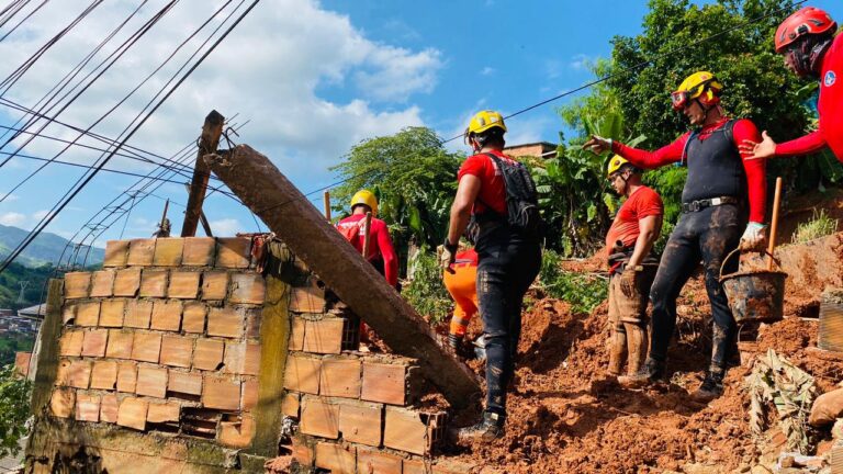 Deslizamentos após temporal deixam 10 mortos e um desaparecido em Minas Gerais - Foto: Divulgação/CBMMG