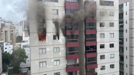 Incêndio em apartamento assusta moradores no bairro Carmo, em BH - Foto: Divulgação/CBMMG