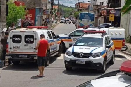 Sequestrador de ônibus é preso após liberar refém em Contagem - Foto: Reprodução/Redes Sociais