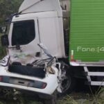 Três pessoas morrem em acidente entre carro e caminhão na BR-040, em Paracatu - Foto: Divulgação/PRF