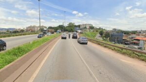 Carro cai de viaduto a dez metros de altura no Anel Rodoviário, em BH - Foto: Reprodução/Google Street View