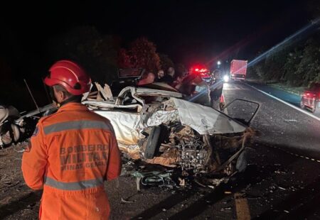 Acidente frotal deixa três pessoas mortas na BR-365, no Triângulo Mineiro - Foto: Divulgação/CBMMG