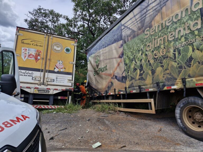 Acidente entre caminhões deixa morto e feridos na BR-040, em São Gonçalo do Abaeté - Foto: Divulgação/CBMMG