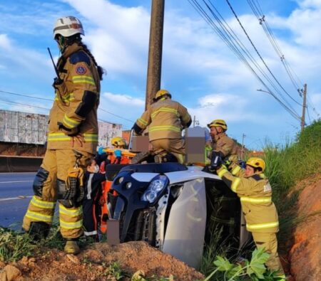 Acidente deixa um morto e outro ferido na Via Expressa de Contagem - Foto: Divulgação/CBMMG