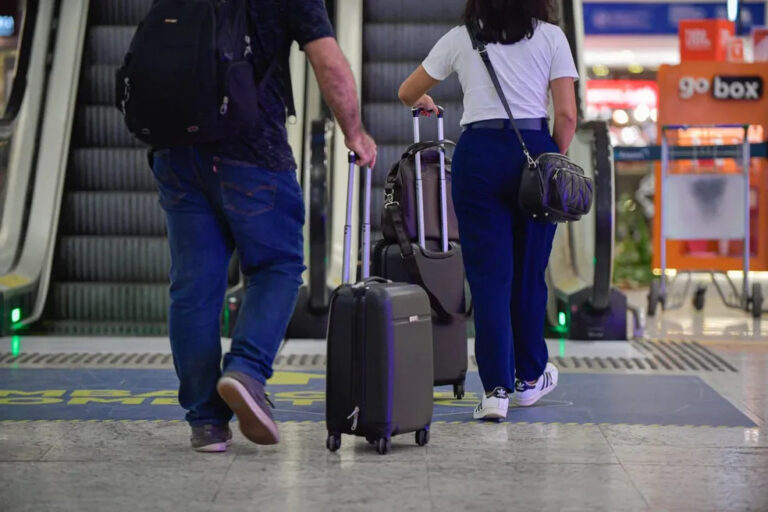 Novo voo traz 110 brasileiros deportados dos EUA ao Aeroporto Internacional de BH - Foto: BH Airport/Divulgação