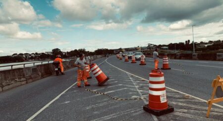 Obra interdita trecho da Avenida Otacílio Negrão de Lima nesta segunda-feira (29) - Foto: Divulgação/ PBH