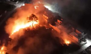 Incêndio atinge vegetação no bairro Tropical em Contagem - Foto: Reprodução/ Redes Sociais