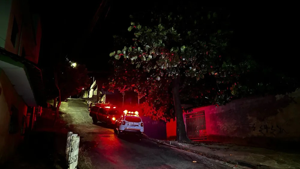 Incêndio atinge casa no bairro Nazaré, em BH - Foto: Divulgação/ CBMMG