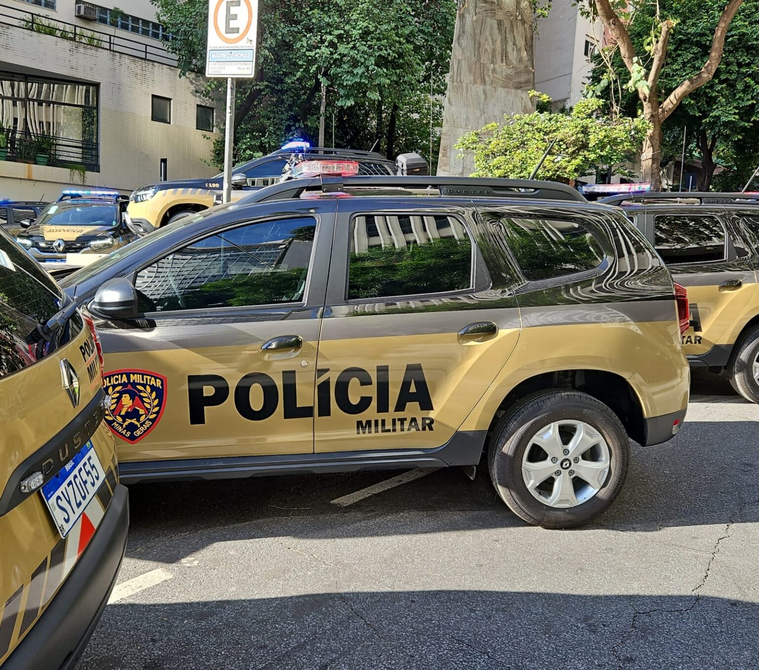 Homem é encontrado morto, algemado e enforcado no bairro Jardim dos Comerciários, em BH - Foto: Marcilene Neves/PMMG