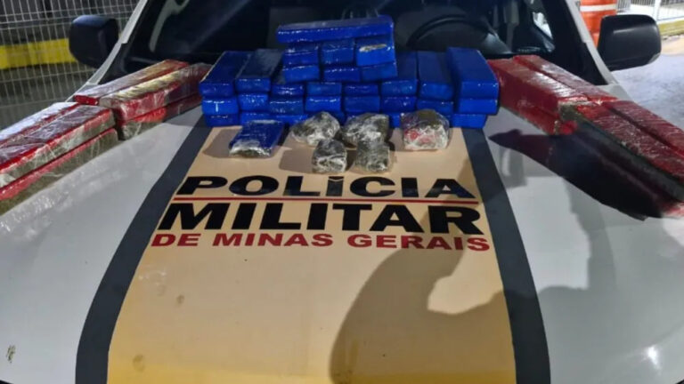 Jovem é preso com mais de 50 barras de maconha na MG-353, na Zona da Mata - Foto: Divulgação/ PMRv