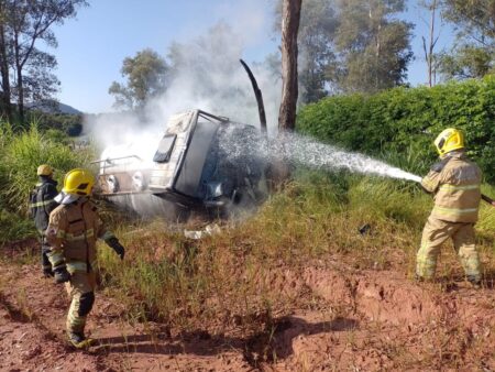 Motociclista de 21 anos tem perna amputada e morre acidente na BR-459, em Itajubá - Foto: Divulgação/Corpo de Bombeiros